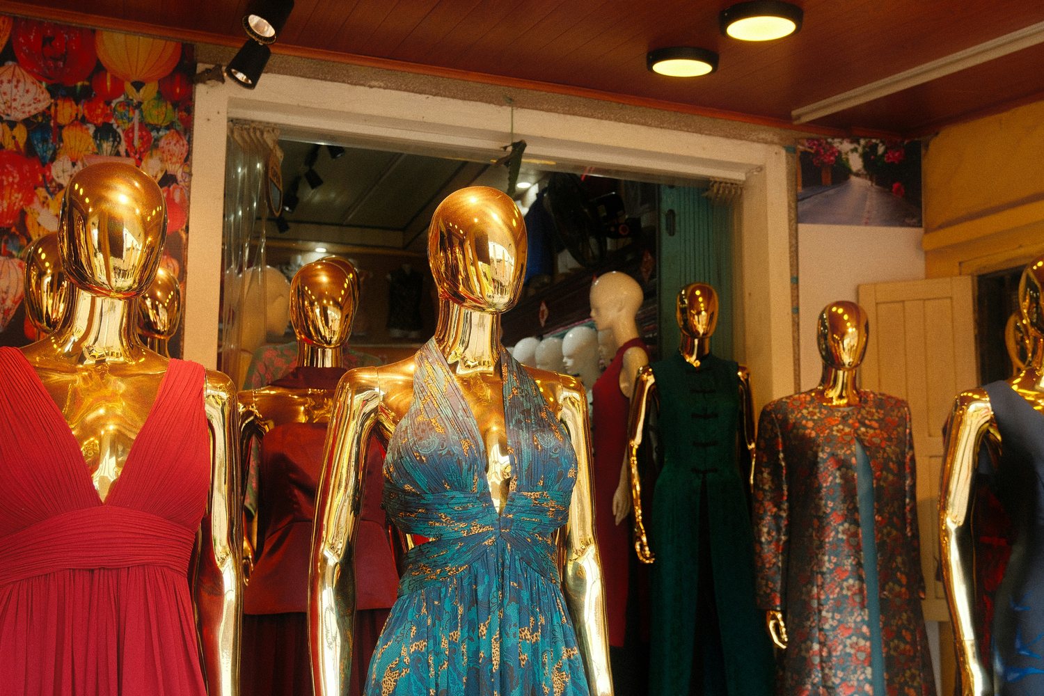 Vitrine elegante de moda feminina